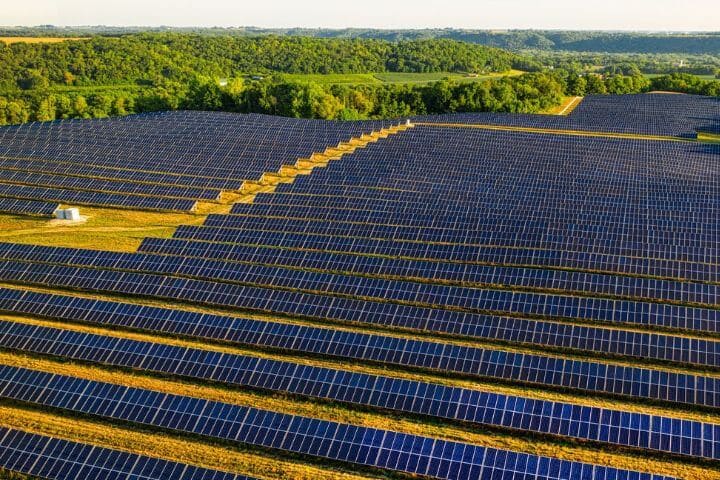Usina solar: saiba o que é, quais os tipos e como funciona!